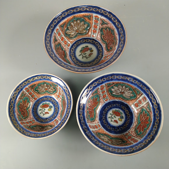 古伊万里 蓮華に沢瀉 七宝繋文 色絵金彩 錦手 三ツ鉢 三つ丼 入れ子 鉢